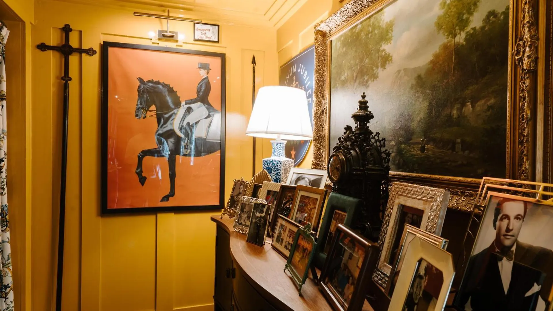 Sheddington Manor - 2 Bedroom Guest House & Cinema Belfast
